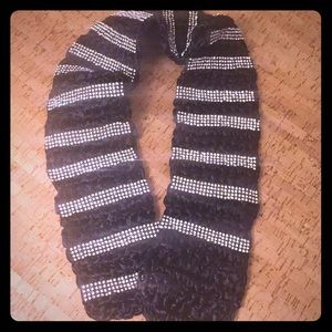 Crochet belt with sparkling stones